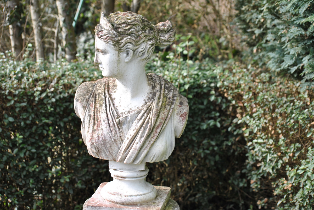 Standbeeld in de tuin